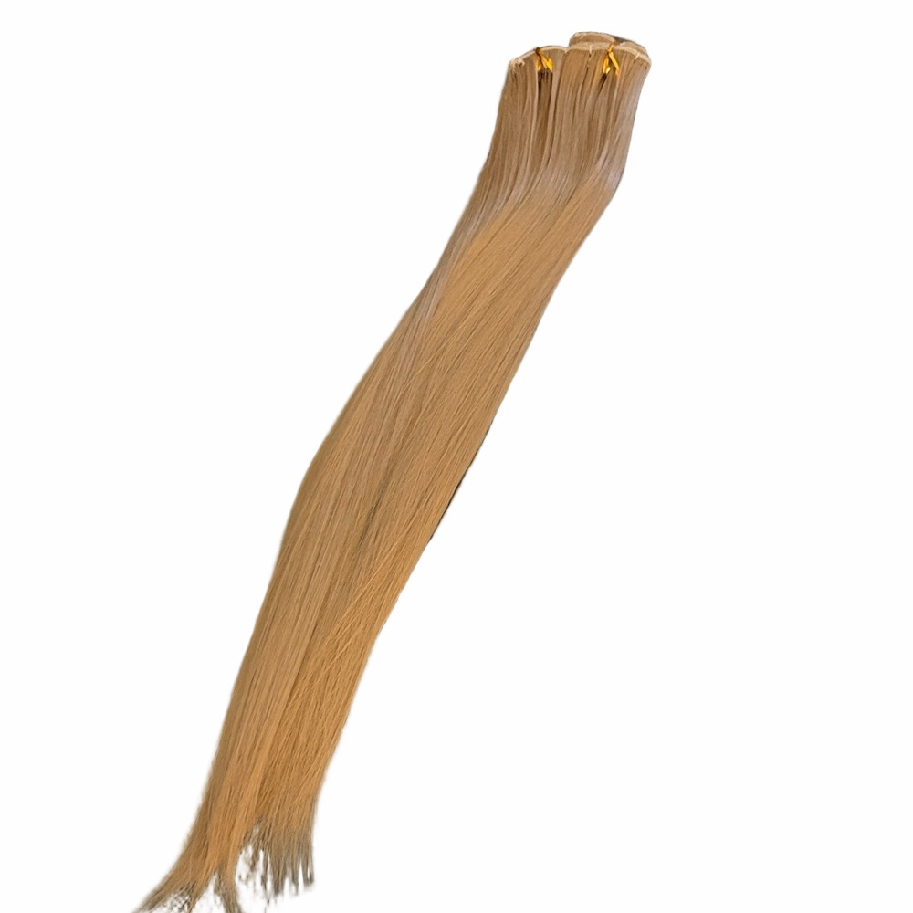 New 6 pieces 20” clip in mixed blonde extensions.